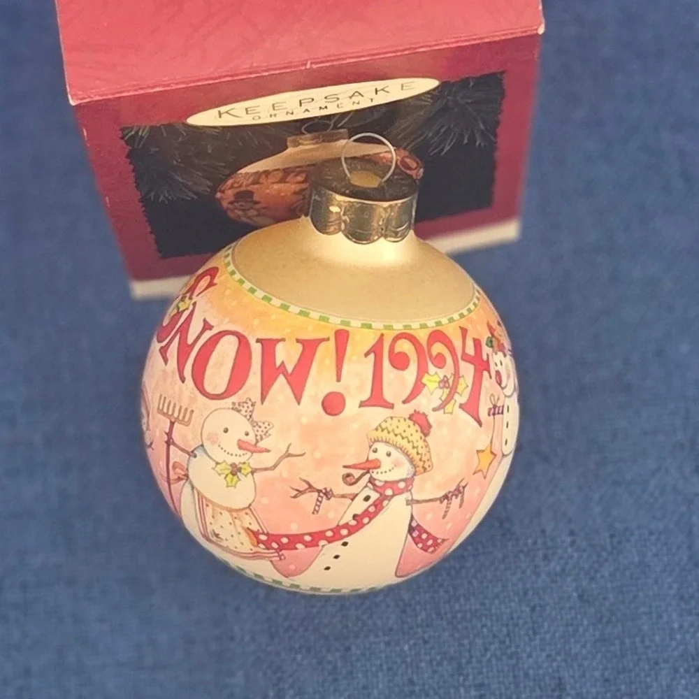 Hallmark Keepsake 1994 Mary Engelbreit Let It Snow Glass Ball Ornament Boxed